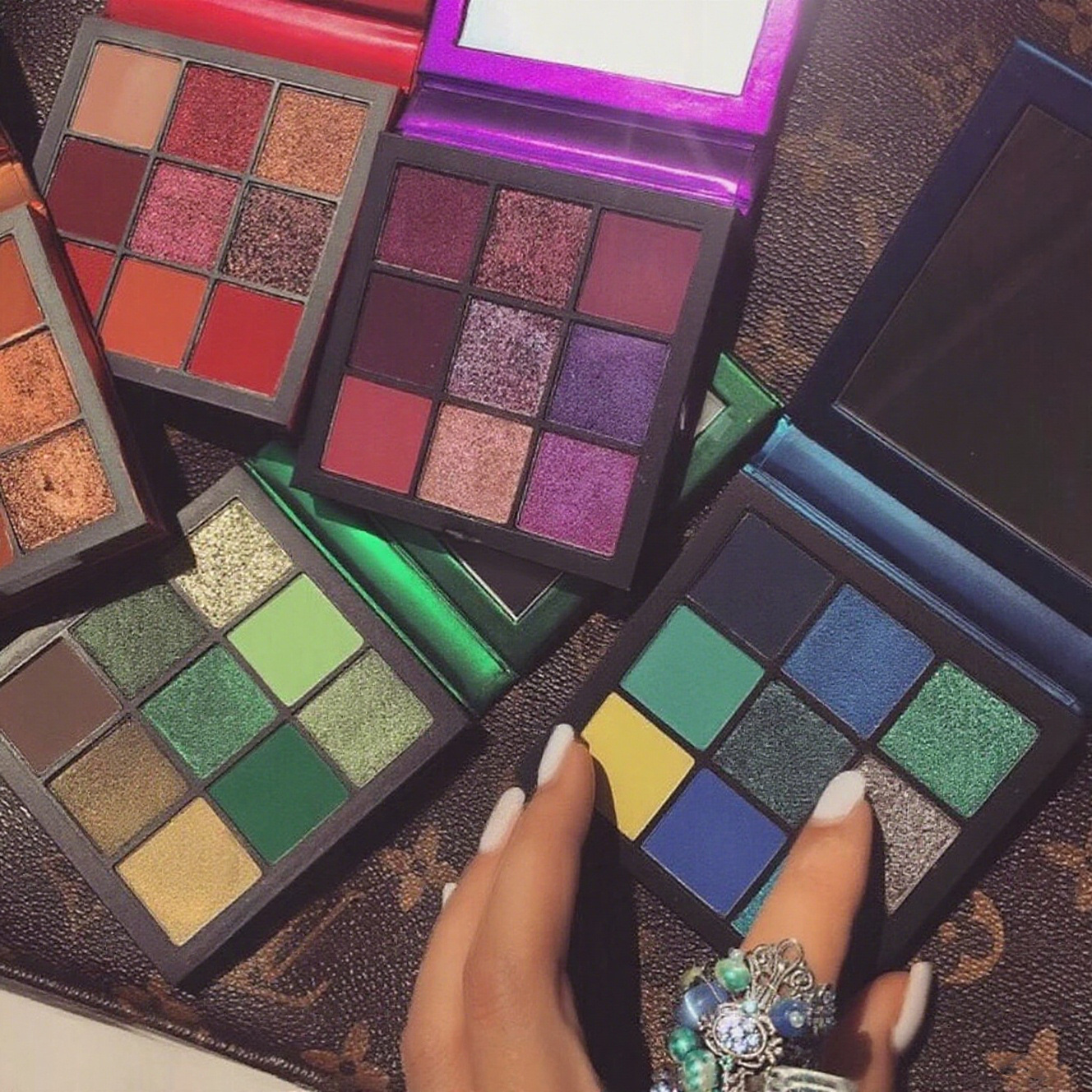 Huda Beauty 9 Color Palette Di - Huda Beauty Makeup Kit บทวิจารณ์และราคา